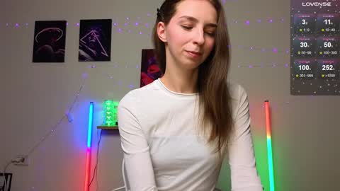 Snapshot of not_yourtoy chatting on December 28, 2:32 pm Hello My name is Helene NTMU Finger up if u like what u see online show from December 28, 2:32 pm