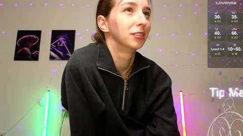 Snapshot of not_yourtoy chatting on February 5, 5:09 pm Hello My name is Helene NTMU Finger up if u like what u see online show from February 5, 5:09 pm