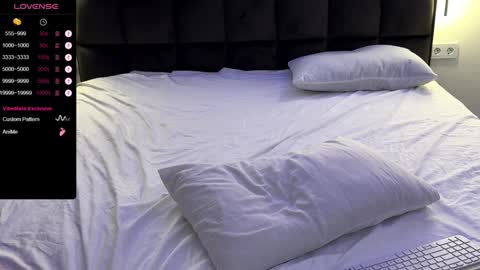 Snapshot of notelis chatting on January 27, 7:13 pm Goldie online show from January 27, 7:13 pm