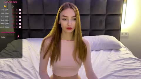 Snapshot of notelis chatting on February 17, 7:31 pm Goldie online show from February 17, 7:31 pm