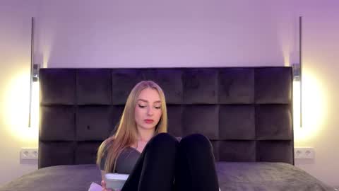 Snapshot of notelis chatting on November 7, 3:56 pm Goldie online show from November 7, 3:56 pm