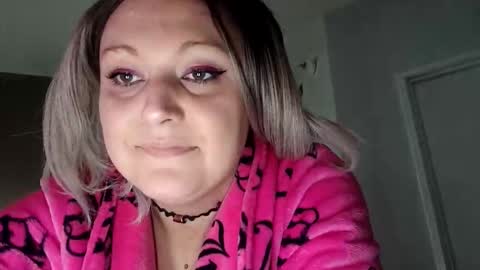 notouchmami online show from November 1, 9:11 am