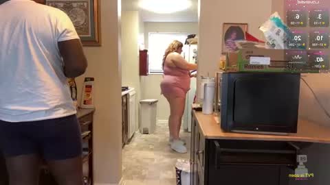 NotUrBabyMoms online show from November 11, 2:50 pm