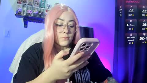 Snapshot of nova_gara chatting on June 19, 1:54 am s online show from June 19, 1:54 am
