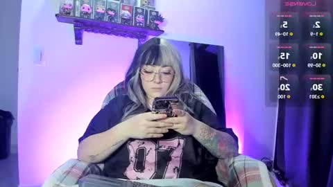 Snapshot of nova_gara chatting on June 28, 2:28 am s online show from June 28, 2:28 am