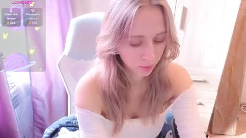 Snapshot of nova_sun chatting on October 2, 10:00 am Mary online show from October 2, 10:00 am