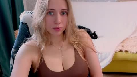 Snapshot of nova_sun chatting on May 29, 1:42 pm Mary online show from May 29, 1:42 pm