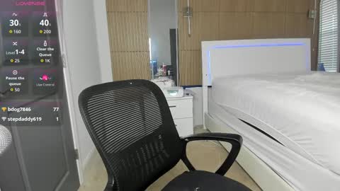 Nova online show from October 17, 8:33 pm