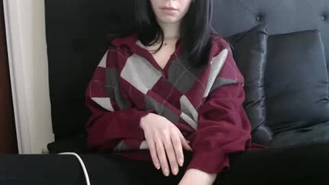 Snapshot of novafrey chatting on February 10, 8:24 pm Olivia online show from February 10, 8:24 pm