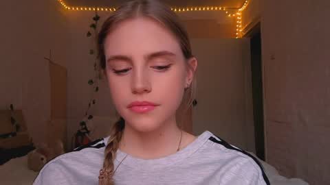 Mia Blake online show from April 1, 11:55 am