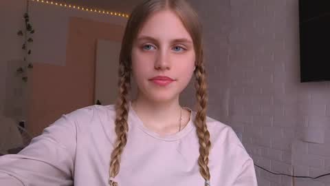 Mia Blake online show from April 17, 11:35 am