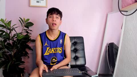 Snapshot of novaybrian chatting on January 3, 11:44 pm NovayBrian online show from January 3, 11:44 pm