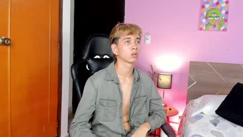 Snapshot of novaybrian chatting on February 2, 7:41 am NovayBrian online show from February 2, 7:41 am