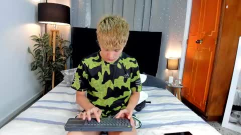 Snapshot of novaybrian chatting on February 14, 6:45 am NovayBrian online show from February 14, 6:45 am