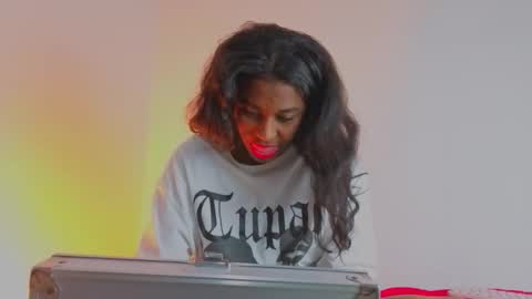 Snapshot of nude2557940 chatting on November 25, 7:19 am Channel Cox online show from November 25, 7:19 am