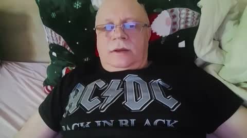 nukiss online show from April 16, 9:21 am