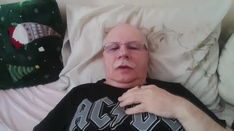 nukiss online show from April 17, 11:57 am