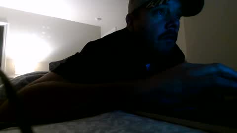 nuttincowboy727272 online show from December 16, 12:37 am