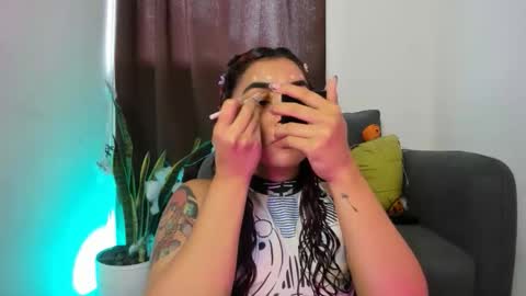 Nia online show from October 23, 8:07 pm