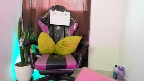 Nia online show from November 23, 7:13 pm