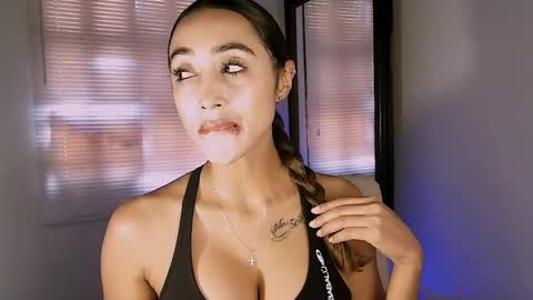 Nycole online show from March 31, 7:25 pm