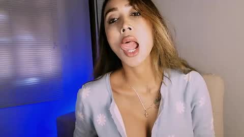 Nycole online show from April 9, 10:15 pm