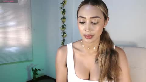 Snapshot of nycole_1988 chatting on May 25, 4:57 pm Nycole online show from May 25, 4:57 pm