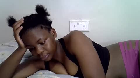 Snapshot of nyla_shal chatting on February 3, 2:53 am Shalvin online show from February 3, 2:53 am