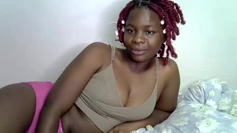 Snapshot of nyla_shal chatting on February 6, 9:18 pm Shalvin online show from February 6, 9:18 pm