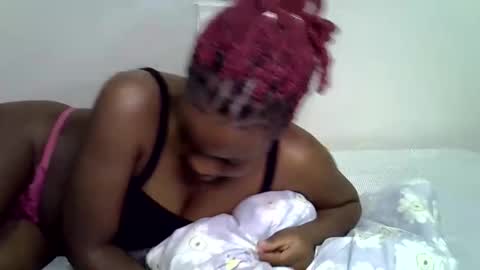 Snapshot of nyla_shal chatting on February 11, 7:52 pm Shalvin online show from February 11, 7:52 pm