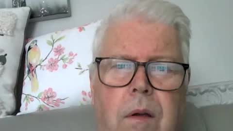 Snapshot of nylonlegs69 chatting on September 24, 10:51 am stockings suspenders mad online show from September 24, 10:51 am