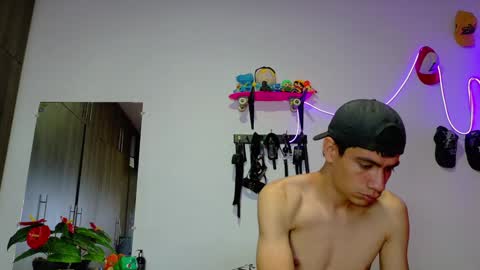 Snapshot of nymphobuddies chatting on February 4, 4:05 am David and Steven Independents online show from February 4, 4:05 am