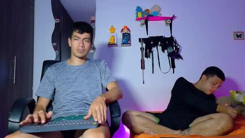 Snapshot of nymphobuddies chatting on September 17, 1:07 am David and Steven Independents online show from September 17, 1:07 am