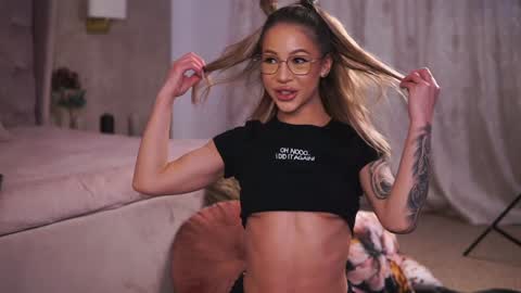 nyrobinova online show from January 30, 4:16 am