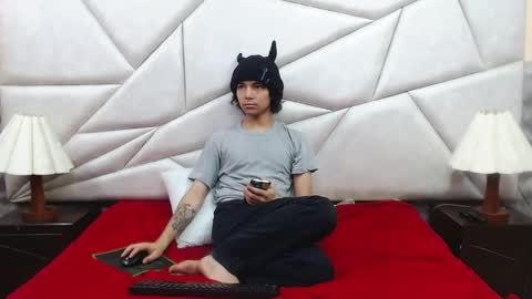 nyx_and_arian online show from April 1, 2:58 pm