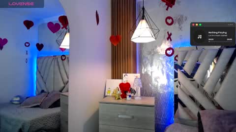 Alex   .    online show from April 14, 2:17 am