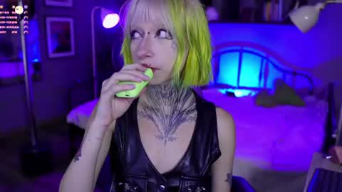 Snapshot of nyx_dolll chatting on June 18, 4:02 am Nyx Doll online show from June 18, 4:02 am