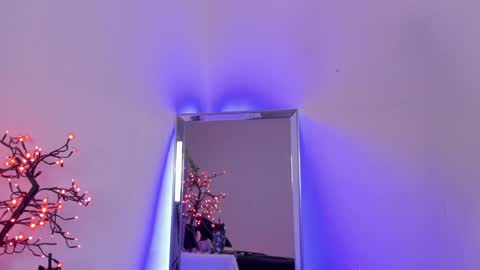   online show from December 5, 12:55 pm