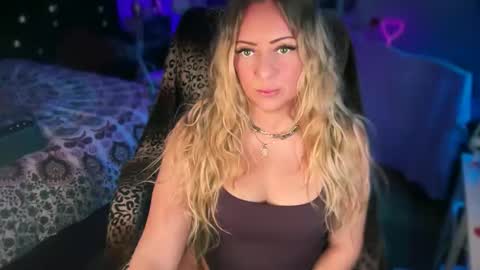 Snapshot of nyxxen chatting on February 21, 3:29 am nyxxen online show from February 21, 3:29 am