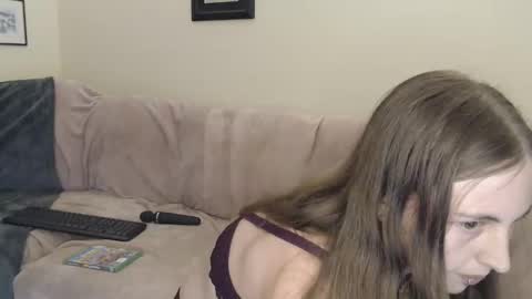 Snapshot of nzplaytime chatting on January 9, 6:27 am Stef Derek online show from January 9, 6:27 am