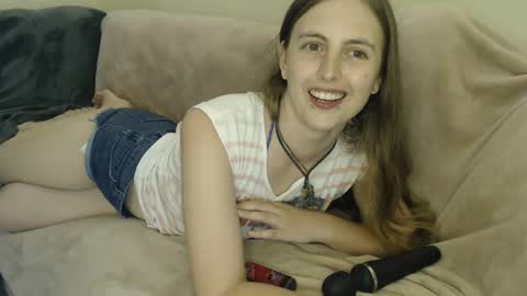 Snapshot of nzplaytime chatting on February 9, 3:43 am Stef Derek online show from February 9, 3:43 am