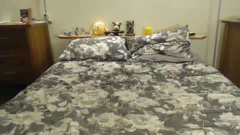 Snapshot of nzplaytime chatting on March 7, 10:56 am Stef Derek online show from March 7, 10:56 am