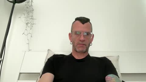 Snapshot of o_johnny_deep_o chatting on June 11, 9:29 am Jonathan Deep online show from June 11, 9:29 am