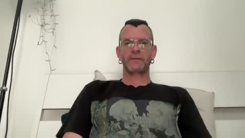 Snapshot of o_johnny_deep_o chatting on June 13, 10:02 am Jonathan Deep online show from June 13, 10:02 am