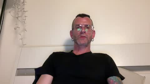 Snapshot of o_johnny_deep_o chatting on June 14, 1:58 am Jonathan Deep online show from June 14, 1:58 am