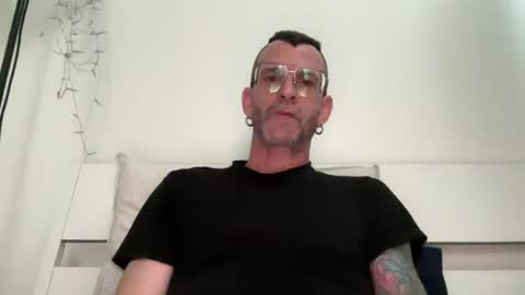 Snapshot of o_johnny_deep_o chatting on June 14, 10:17 am Jonathan Deep online show from June 14, 10:17 am