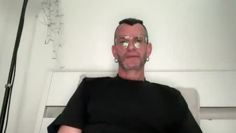 Snapshot of o_johnny_deep_o chatting on June 15, 11:01 am Jonathan Deep online show from June 15, 11:01 am