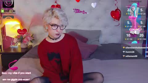 Snapshot of obedientt_ chatting on February 11, 7:27 pm Moonlight online show from February 11, 7:27 pm