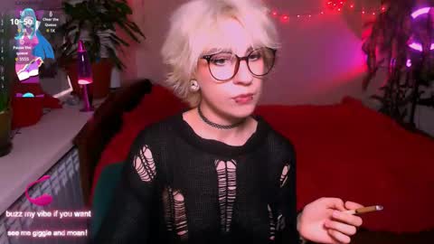 Snapshot of obedientt_ chatting on September 19, 9:00 am Moonlight online show from September 19, 9:00 am