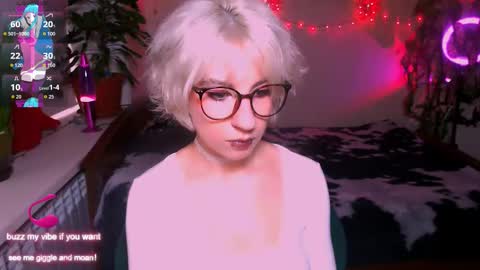 Snapshot of obedientt_ chatting on September 22, 11:23 am Moonlight online show from September 22, 11:23 am